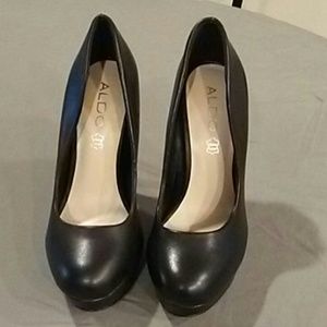 Aldo closed toe leather black heels